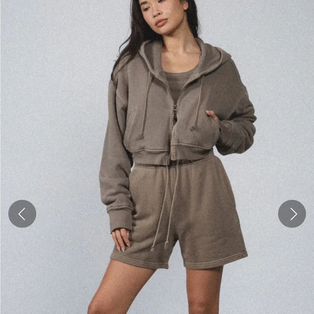 Elwood Babydoll Crop Zip Hoodie - Picture 5 of 8